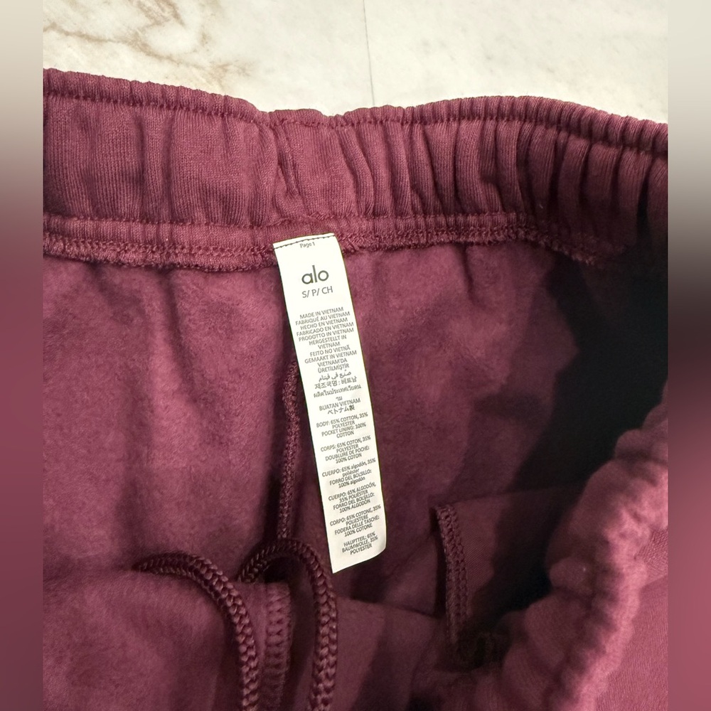 NWT Alo Yoga Burgundy accolade straight leg sweatpants - Picture 5 of 7
